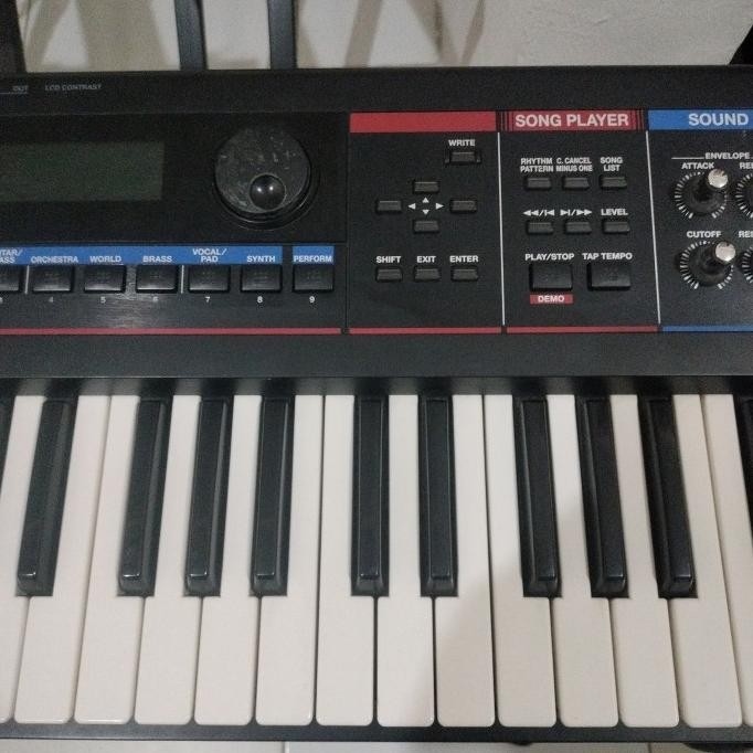 ROLAND JUNO DI Keyboard Synthesizer second good condition