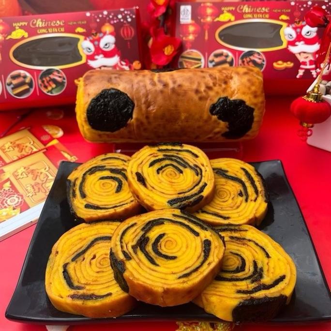 

Kue Premium Roll PRUNES JUMBO (diameter 7cm, panjang 20cm) New