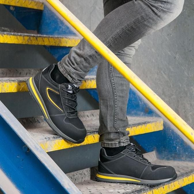 Sepatu Safety Jogger Turbo