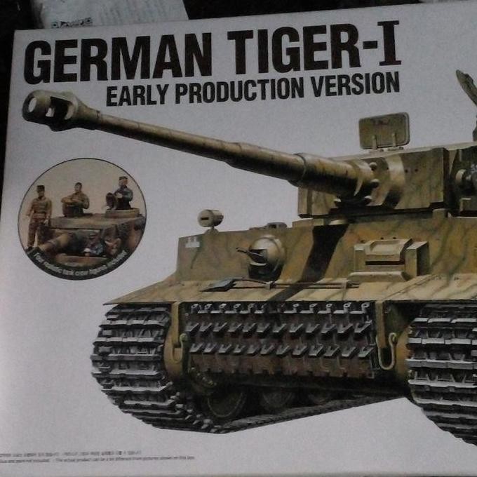 Academy Model kit 1/35 Tank Tiger Early Type Panzer Tiger German tank