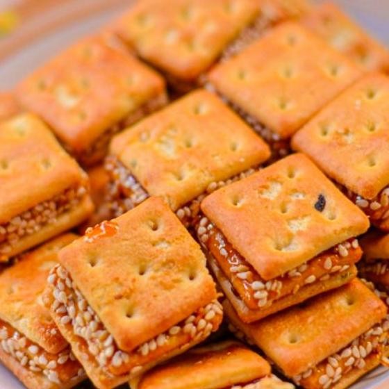 

Terlaris Biskuit Malkist Karamel Wijen Berat 500Gr