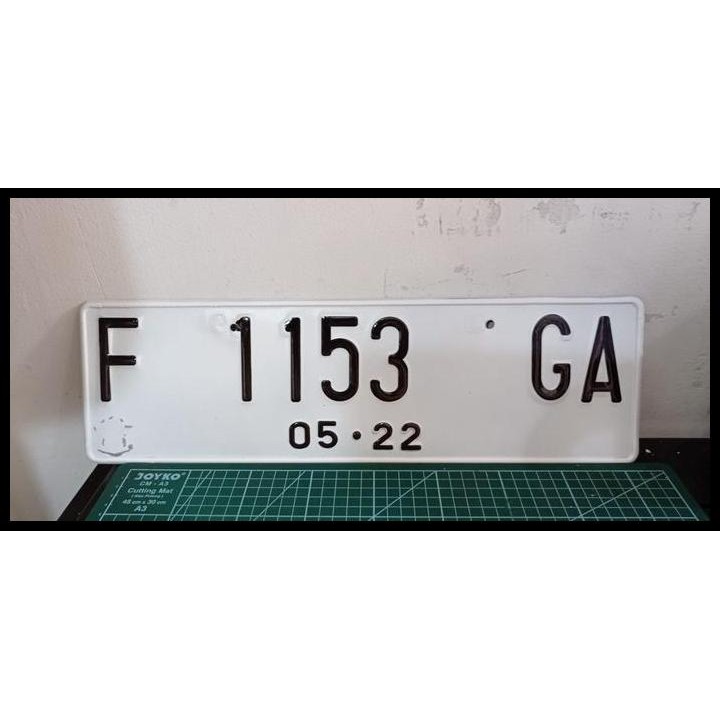 Stiker Plat Nomor Putih Untuk Mobil Terbaru