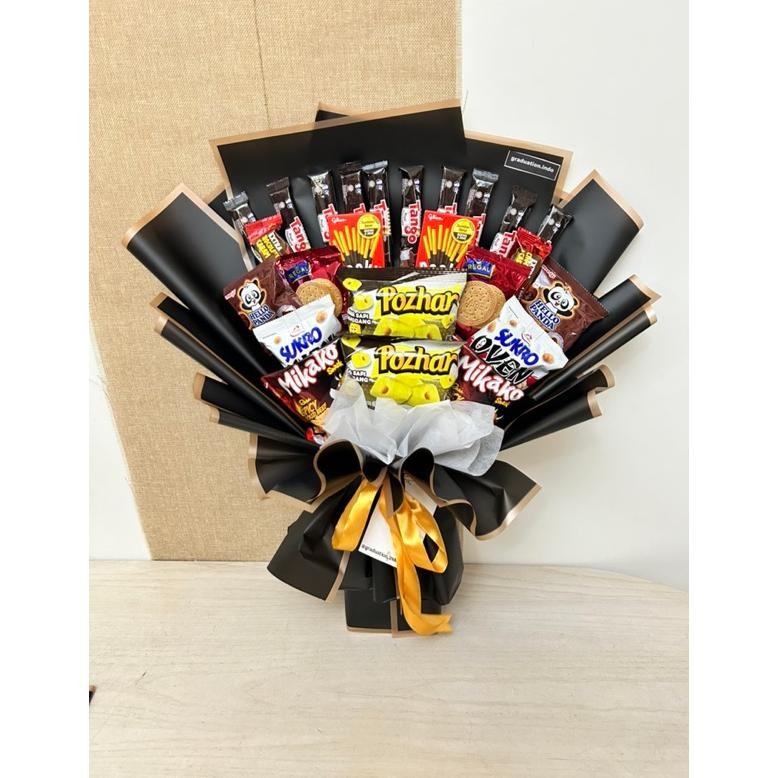 

Buket Snack Wisuda dengan snack yang bermacam macam nUg