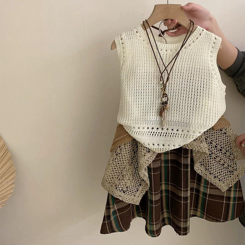 Set Pakaian Anak Perempuan: Rompi Rajut Besar dan Rok Kotak Dua Bagian