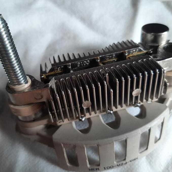. Rectifier alternator / dioda dinamo ampere mitsubishi kuda bensin
