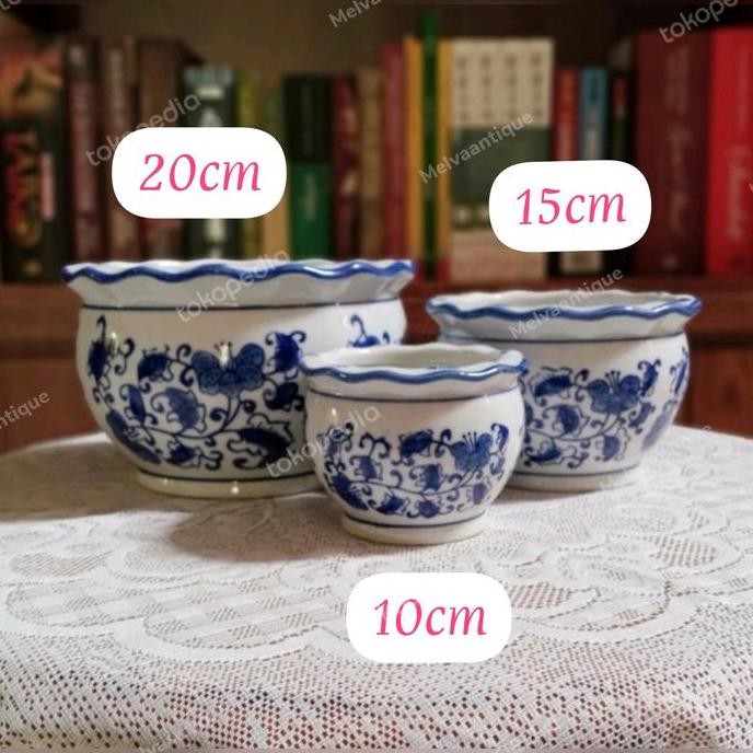 POT IMPORT KERAMIK BIRU PUTIH MOTIF BUNGA BULAT