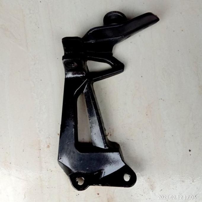 Sparepart dan Aksesoris kendaraan  Footstep Yamaha Vega R New cm Kanan. Seken bekas copotan motor  1