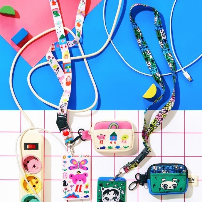 

Screen and Green Plastic Card Holder - Liunic on Things AST