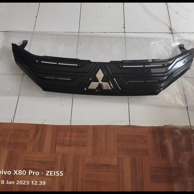 Grill mitsubishi Xpander hitam Original