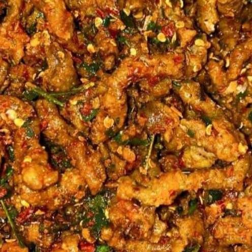 

USUS CRIPSY PEDAS DAUN JERUK 500GR CIKRUH
