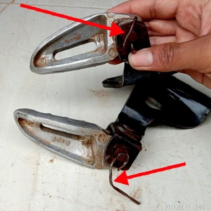 Sparepart dan Aksesoris kendaraan  Footstep Yamaha Mio Sporty Mio Smile. Original. Seken bekas copot