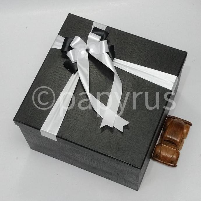 

ready stock Papyrus 30x30cm Tinggi 30cm Kotak Kado Gift Box