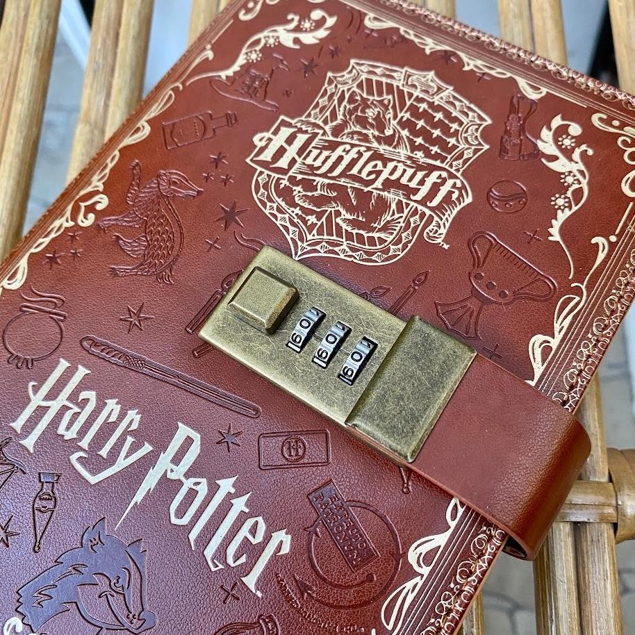 

Binder Kunci Password Harpot Sandi Karakter Kartun Gryffindor Slytherin Ravenclaw Hufflepuff Hogwarts Alat Tulis Kertas Binder Lucu Unik Hadiah Gift RB07