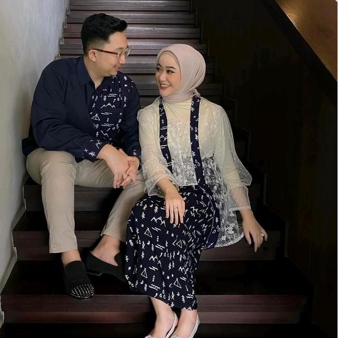 Debatik - Setelan kebaya batik couple brukat aplikasi katun jumputan kemeja pria lengan panjang bati