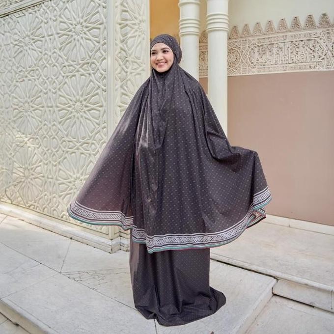 ZM Zaskia Mecca - Azzeeza Mukena Travel Parasut - Monogram