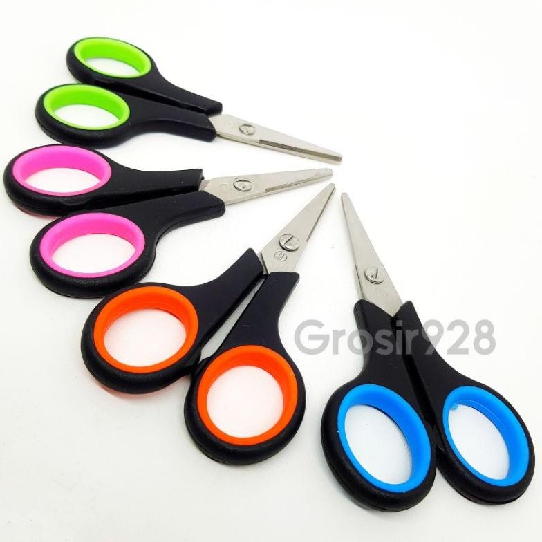 

Baru Gunting Gunindo OSS - Paket Grosir 12 Pcs Gunting Serbaguna