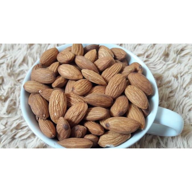 

Natural Almond 1 Kg Whole Raw / Mentah Kulit Ari / Kacang Almon 1000Gr