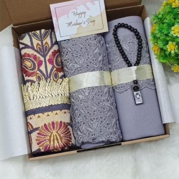 

Hampers Gift Kado Set Mukena Sajadah Hantaranwedinghari Ibuhari Guru
