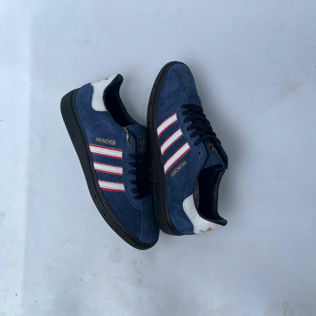 Sepatu sneakers casual adidas munchen edge Navy lis merah

