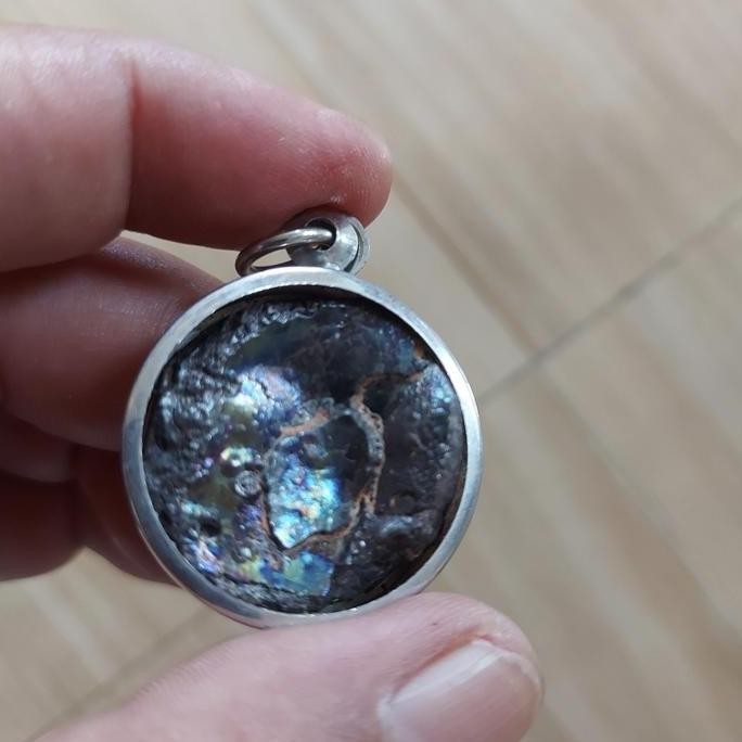 LEKLAI PENDANT UMKLUM IRIDESCENT RAINBOW HEMATITE STONE NATURAL