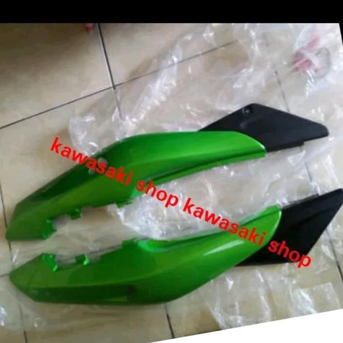 cover body belakang ninja rr old hijau metalik Original