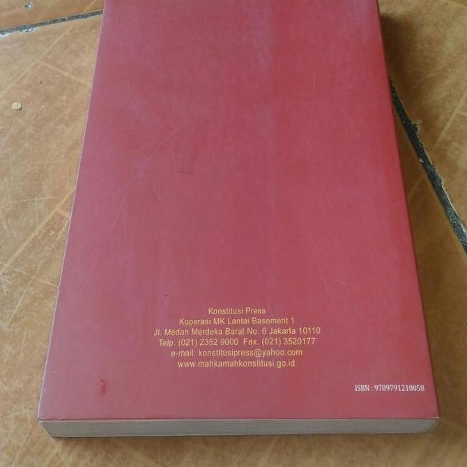 Membangun Jalan Demokrasi : Kumpulan Pemikiran Jakob Tobing Original