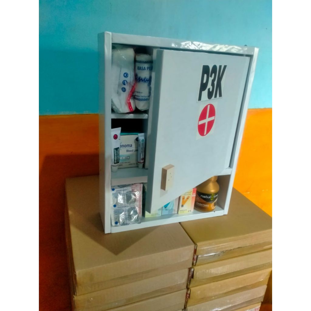 KOTAK P3K DINDING/KOTAK OBAT/TEMPAT PENYIMPANAN OBAT