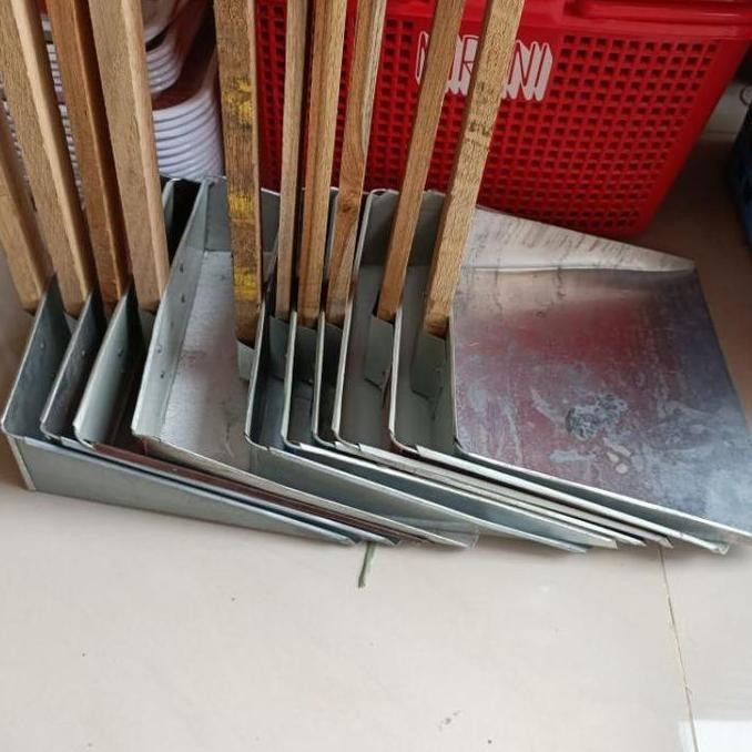 Terlaris pengki kaleng murah / pengki seng gagang kayu serokan sampah pengki tradisional Serok Sampa