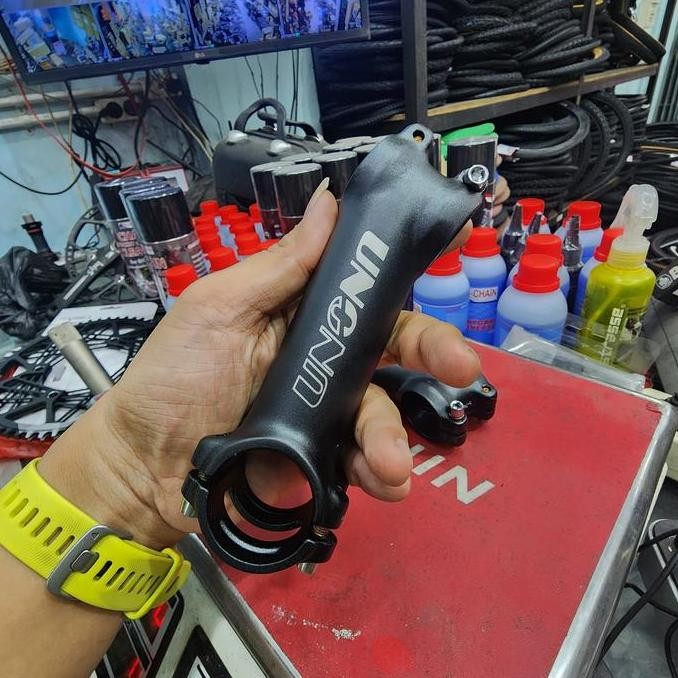Stem Oversize 31.8 mm Uno XLIGHT Rise 12 Dan 17 Derajat Hitam OS 31.8mm