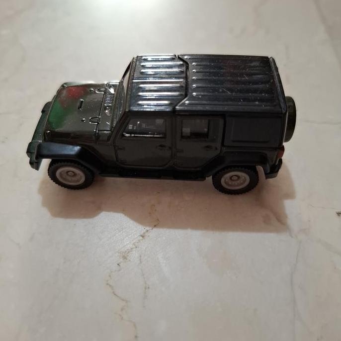 takara tomy tomica jeep wrangler