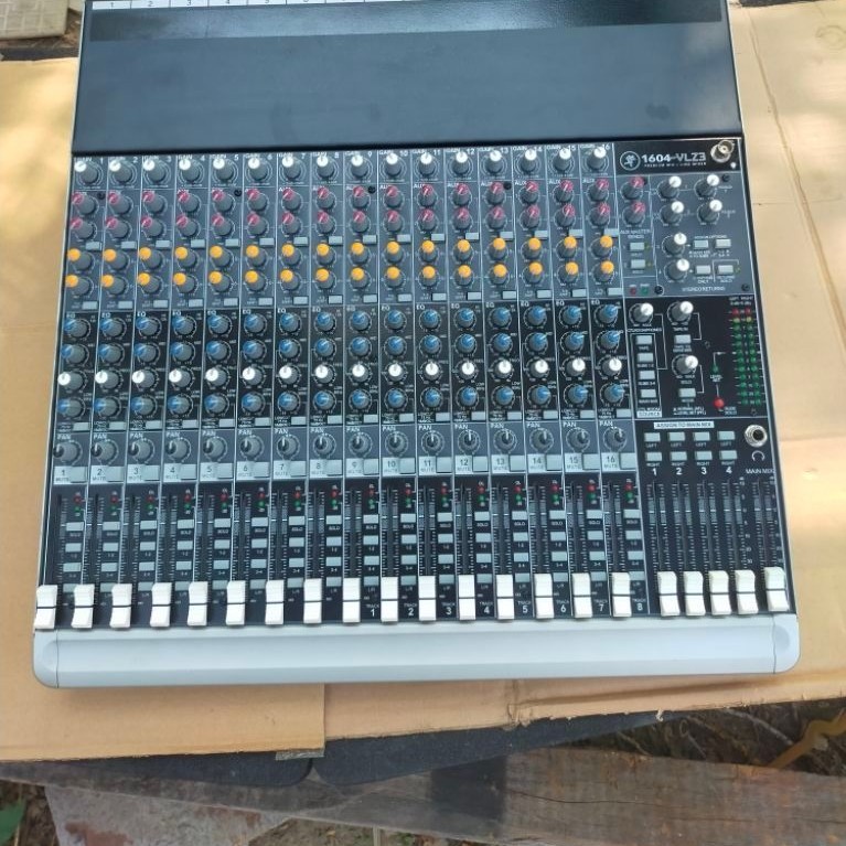 mixer MACKIE 16 Chanel 1604 vlz3