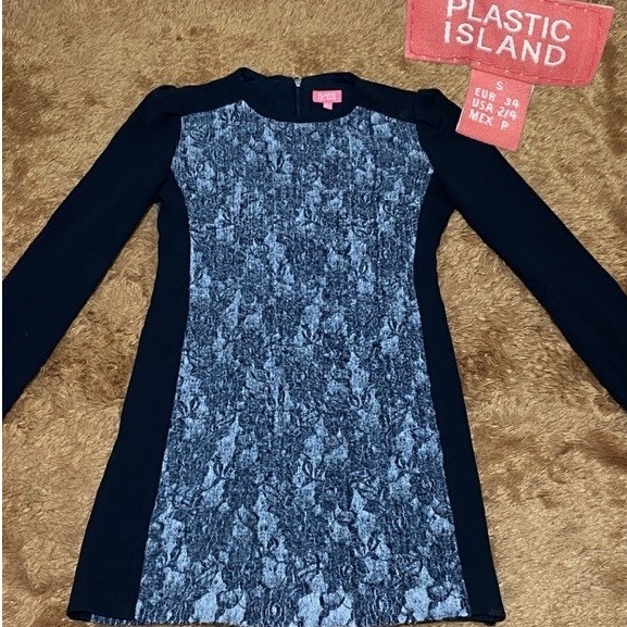 dress item plastic island