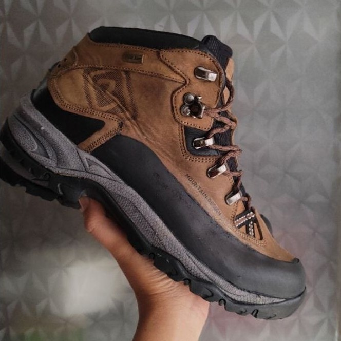 sepatu outdoor gunung hiking SZ 41 second bekas preloved
