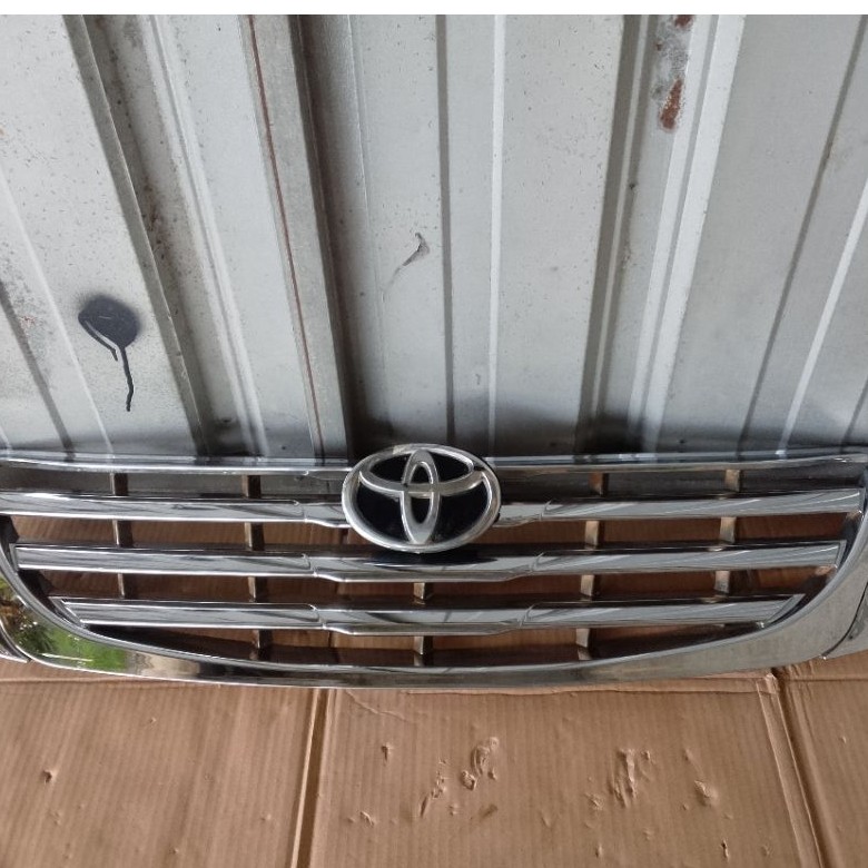 grill depan innova 2010