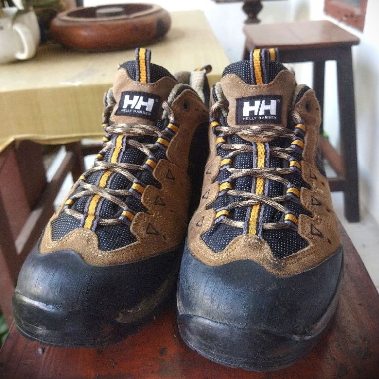 sepatu trail running seken brand Helly Hansen sz 40,5