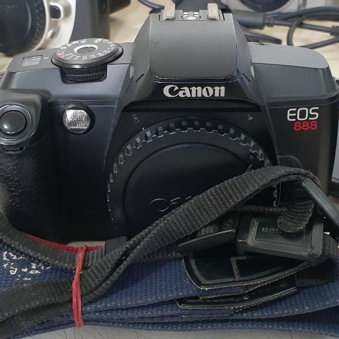 Kamera analog/jadul/rol filem/vintage canon EOS 888 mulus normal