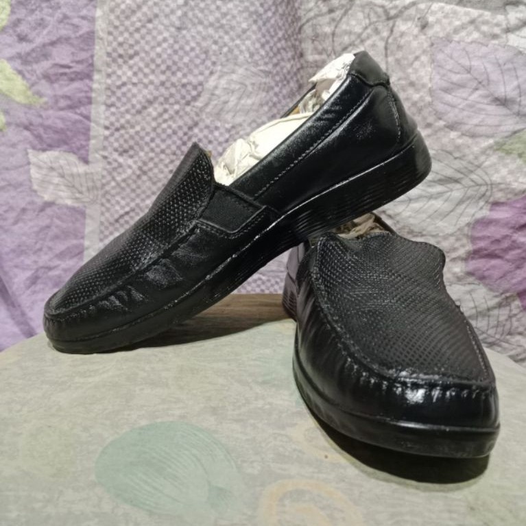 Sepatu Kulit Slip On ECCO Full Hitam