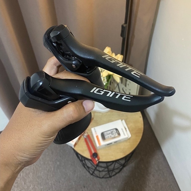 Brifter Sensah Ignite 2x9 speed second like new roadbike gravel