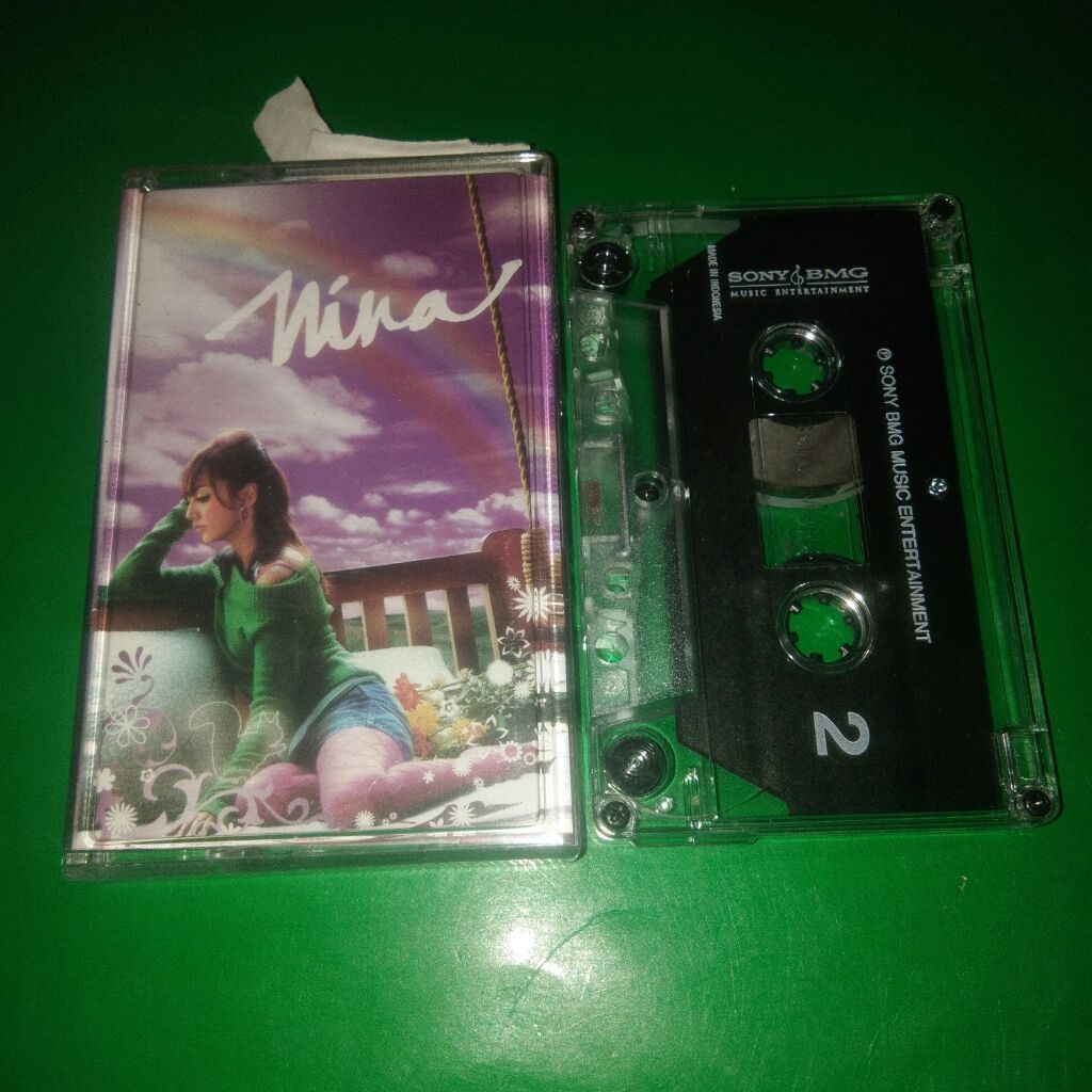 kaset pita nina