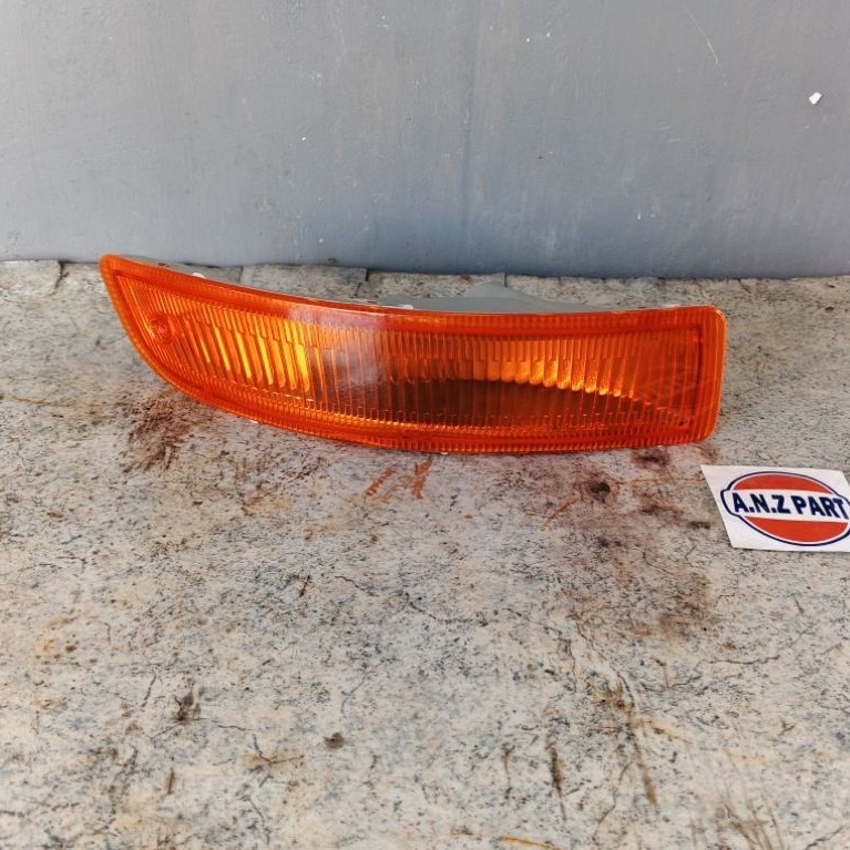 Lampu sein sen bumper depan kanan Toyota Corona absolute - ORI Original