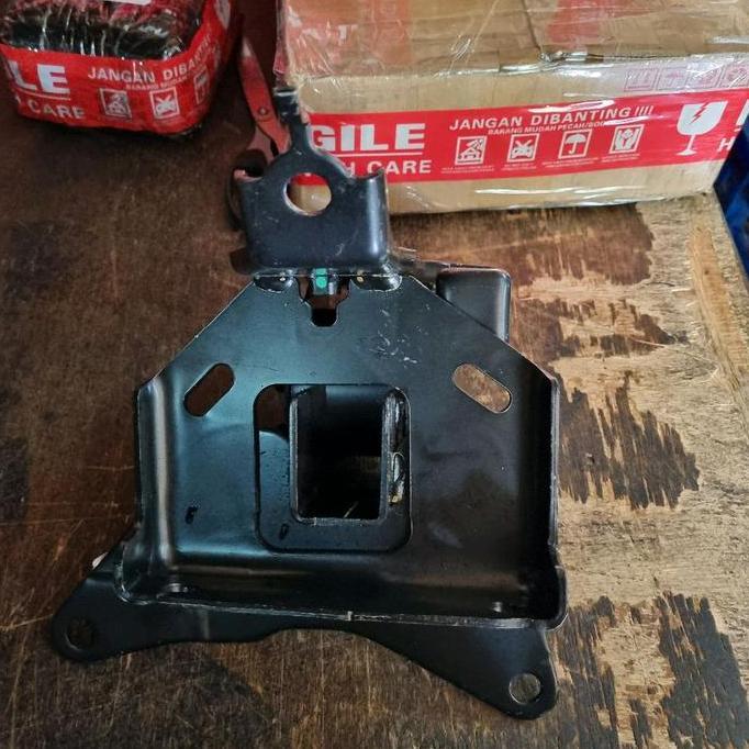 Engine Mounting Kiri Yaris Bakpao Vios Gen 2 2006-2013 Matic