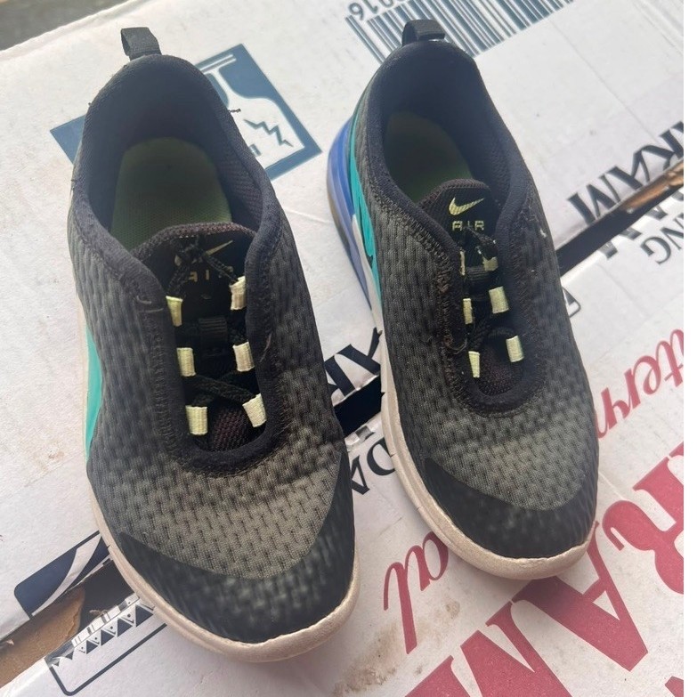 Sepatu anak Nk