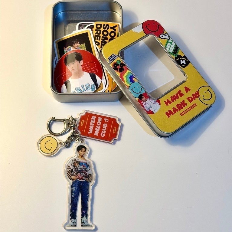 NCT MARK LEE TIN CASE STICKER KEYCHAIN SET
