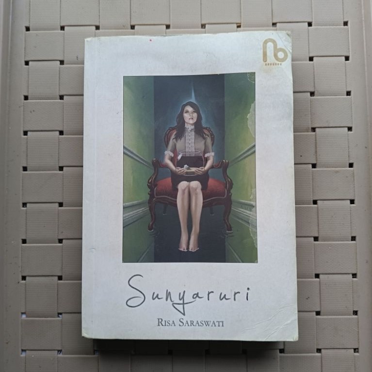 preloved novel Sunyaruri Oleh Risa Saraswati buku bekas