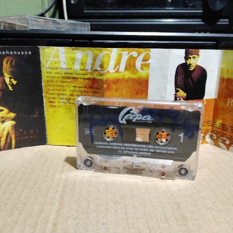 kaset pita Andre Hehanussa