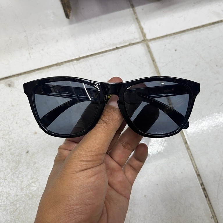 KACAMATA OAKLEY FROGSKIN VR46 HITAM GLOSY LENSA HITAM second ori