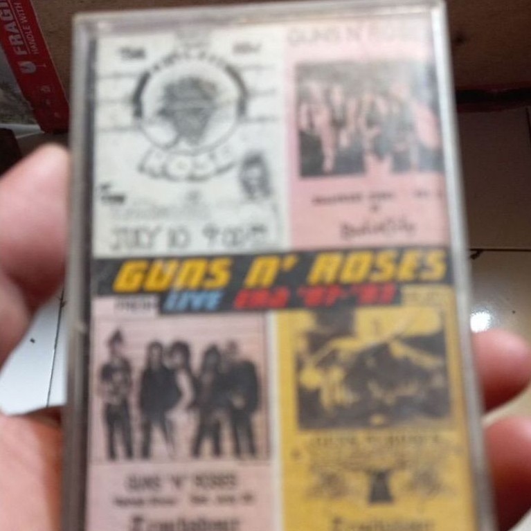 Kaset pita Guns n Roses