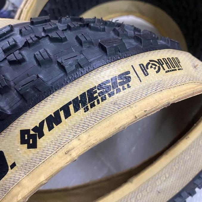 Promo VeeTireCo RAIL ROCCO 29 x 2.25 57-622 Tubeless Ready Skinwall Synthesis B-Proof Aramid Belt 65