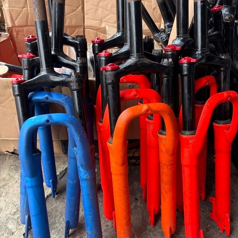 BEKAS sudah diperbaiki fork garpu ada lock kuncian sepeda mtb ukuran ban 27.5 oversize