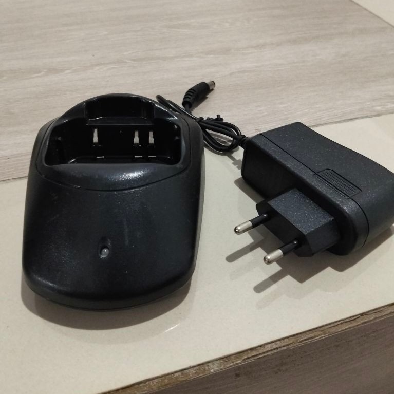 Charger second ORI  HT Alinco seri Dj-A dan W lengkap adaptor